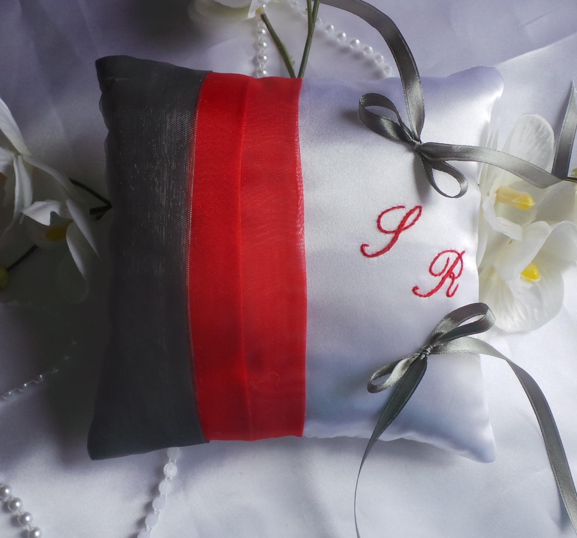 Coussin alliance decoration mariage rouge