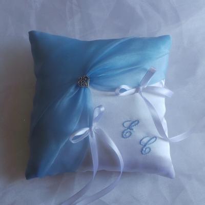 Coussin alliances bleu clair 1