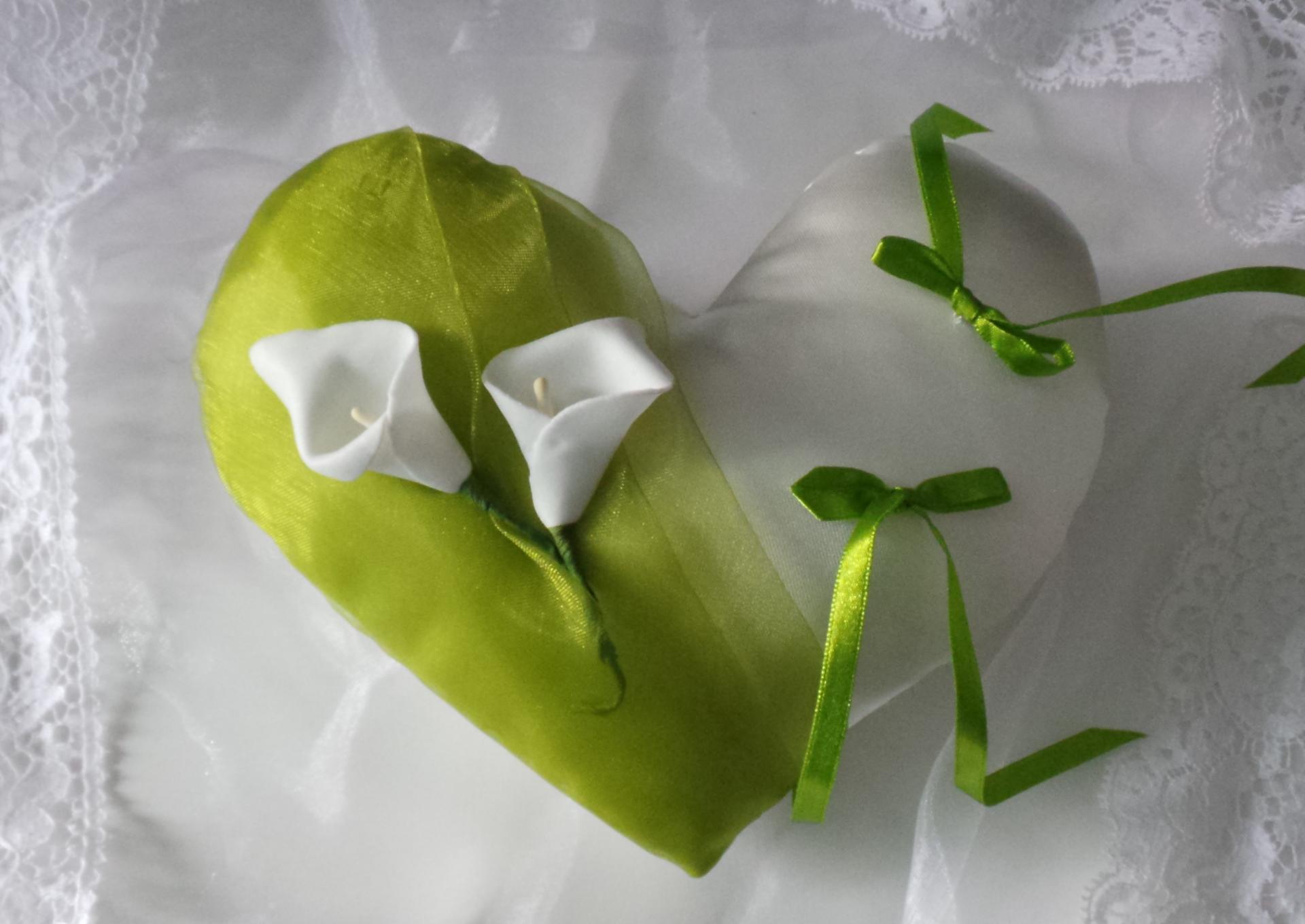 Coussin mariage coeur anis blanc