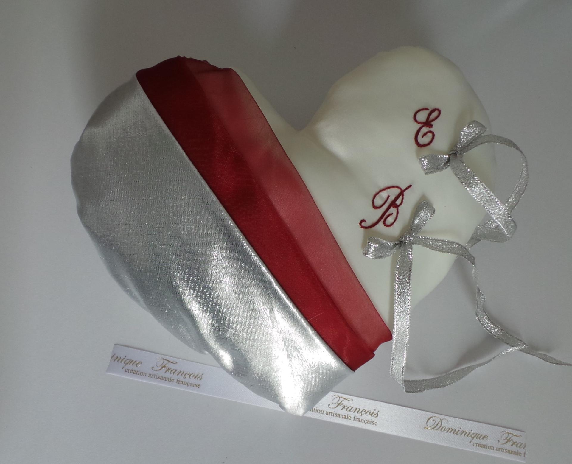 Coussin mariage coeur bordeaux argent