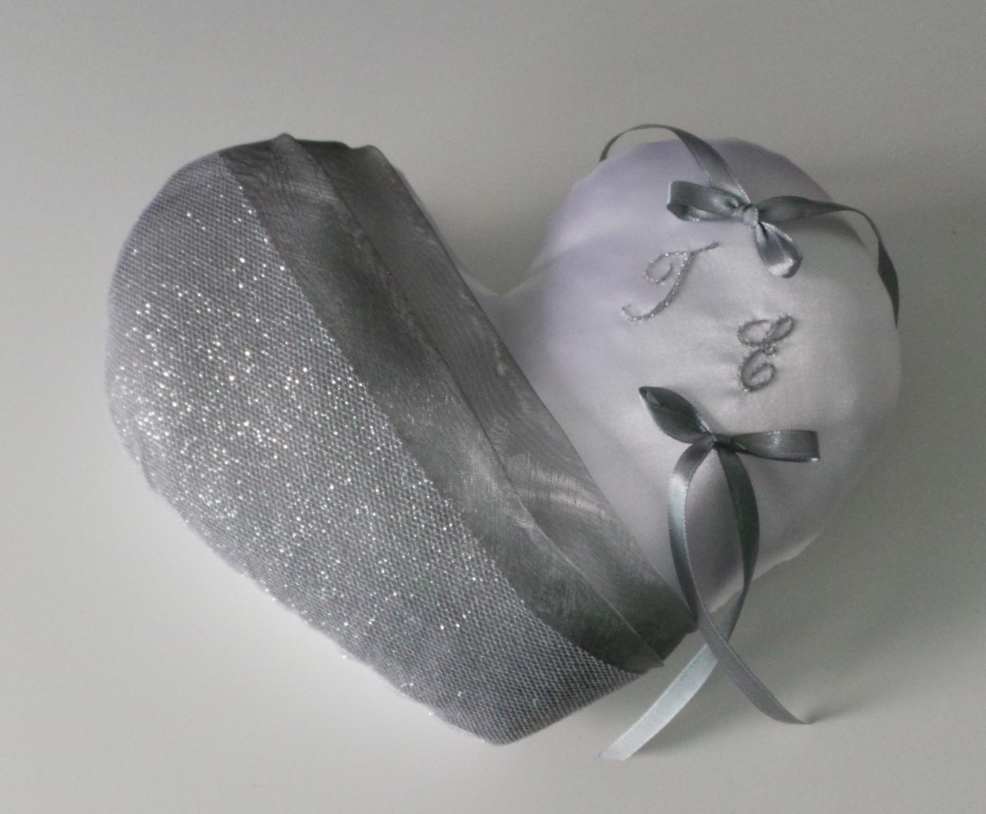 Coussin mariage coeur gris argent blanc