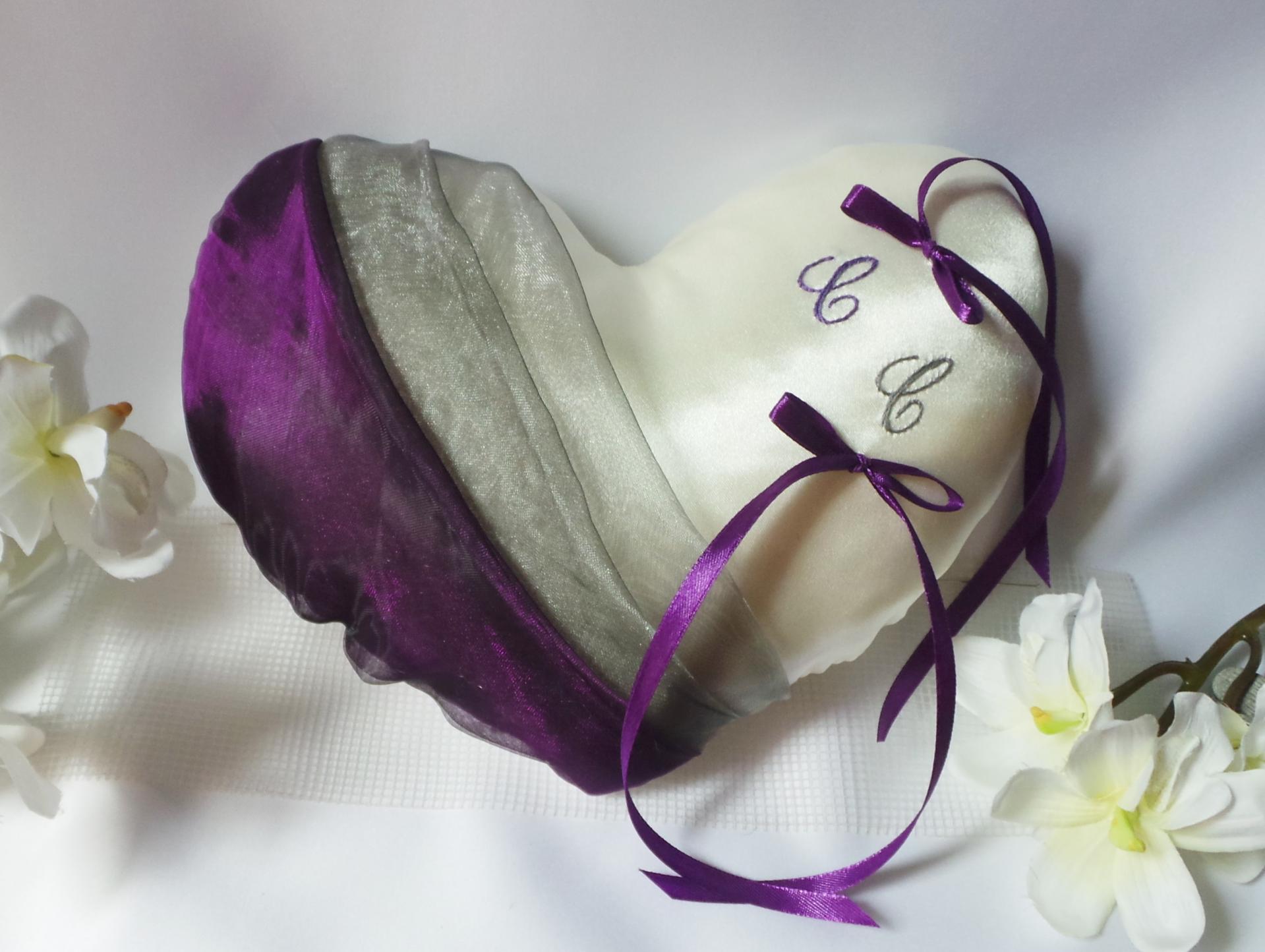 Coussin mariage coeur gris violet prune